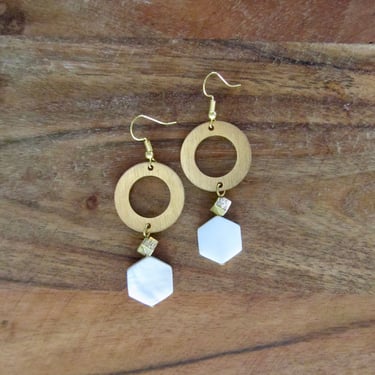 White mother of pearl shell and gold earrings 