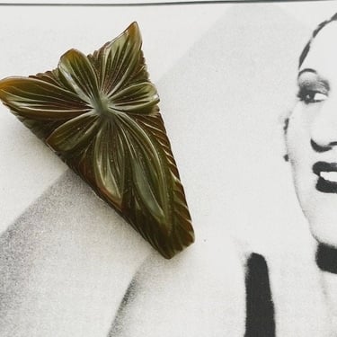Vintage Art Deco 1930s Carved Apple juice Bakelite dress clip modernist by BakeliteBa