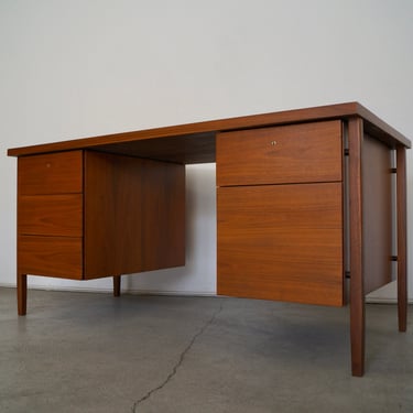 1960's Mid-Century Modern Florence Knoll Walnut Desk - Refinished! 