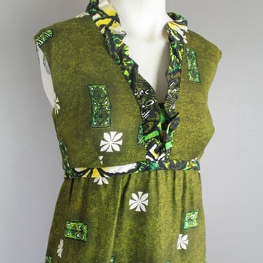 Green Green on Green - 1970's Mod - Tiki - Hawaiian - Palm Beach Babe - Pair with dramatic tassel earrings 