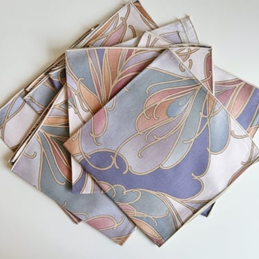 Set of 8 Napkins in Art Nouveau Pattern