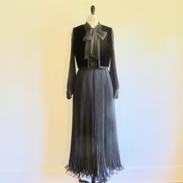 1970's Miss Elliette Victorian Style Black Long Dress With Matching Velvet Vest Pussy Bow Accordion Sleeves Skirt Belted Formal Goth XS/S 