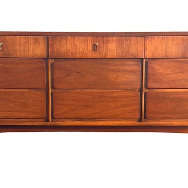 Free Shipping Within Continental US - Vintage Mid Century Modern Dresser Dovetail Drawers 