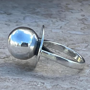 Carmen Beckmann ~ Vintage Modern Mexico Sterling Silver Round Globe / Ball on Flat Disk Ring - Size 5.5 