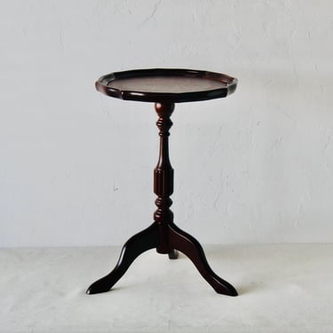 Vintage Bombay Co Victorian Style Embross Leather Top Tripod Pedestal End Side Table 