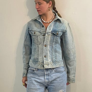 80s jean jacket / vintage faded light denim cropped Lee trucker jean jacket | Small 