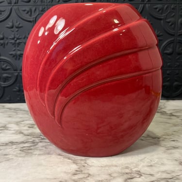 Crimson Art Deco Vase With Shell Design