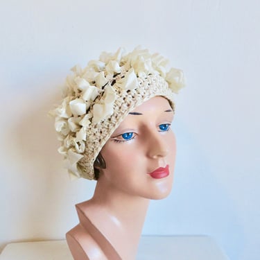 1960's Ivory Creme Raffia Crochet Rayon Ribbon Rag Cloche Beret Hat 60's Mod Style Millinery Princess Margaret Look 