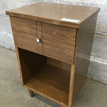 Cute Vintage Night Stand (Seattle)