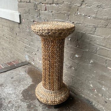 Seagrass Pedestal