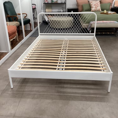 IKEA Nesttun Queen Bed B056