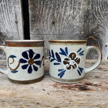 Floral Mugs -- Flower Mugs -- Set of 2 Mugs -- Made in Japan Mugs -- Floral Mugs Set -- Ceramic Mugs -- Ceramic Mug Set -- Vintage Mugs 