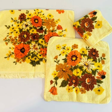Vintage Set of 3 Cotton Bathroom Hand Towels Washcloths Cannon Towel Flower Power Pair Brown Orange Yellow Mid-Century Floral Terrycloth 70s 