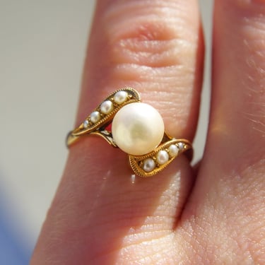 Pearl Solitaire Ring In 18K Yellow Gold With Seed Pearl Accents, Milgrain Leaf Setting, Estate Jewelry, 6 1/2 US 
