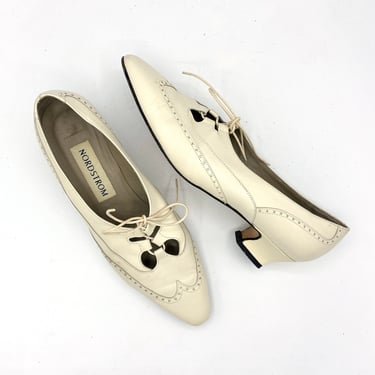 Vintage 1990s Ivory Leather Ghillies, 90s New Romantic Pointed Toe Wingtip Oxfords, Edwardian Style Lace-Up Shoes, Size 9 C US 