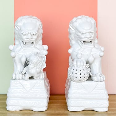 Pair of White Foo Dogs