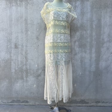 Antique 1920s Yellow & White Mixed Lace Net Dress Embroidery Filet Roses Buds