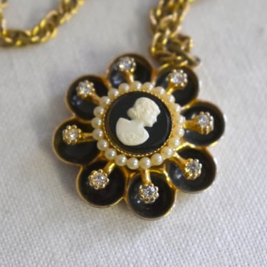 1950s Coro Cameo Pendant Necklace 