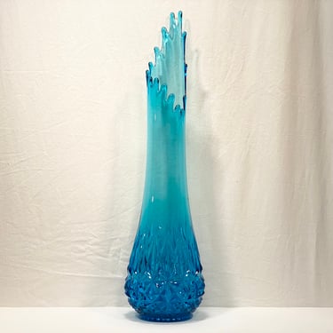 L.E. Smith 25.5" Blue Diamond Butt Swung Vase 