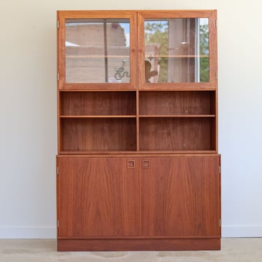 Mid Century Danish Modern Glass Display Cabinet 