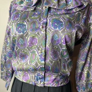 50’s 60’s floral printed blouse~ pearly white buttons~ sage green & purple  ruffled collar~ puff bracelet sleeves nipped waist MOD~ Medium 