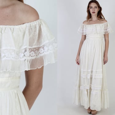 Gunne Sax Off The Shoulder Dress / Ivory Floral Tired Wedding Dress / 1970s McClintock Lace Prairie Maxi Dress Size 9 