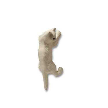 Vintage Wall Climbing Cat, White Ceramic Kitty Cat, Mid Century Modern, Inside or Outside, Retro Cat Lover Gift, Vintage Wall Hanging Decor 