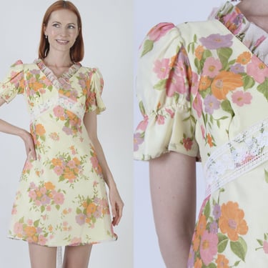 Empire Waisted Floral Mini Dress / Vintage 70s Romantic Pastel Bouquet Print / Cute MOTB Outfit Short Frock 