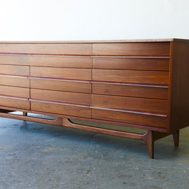 Young Manufacturing Mid Century Walnut Curved Lowboy 9 Drawer Dresser 