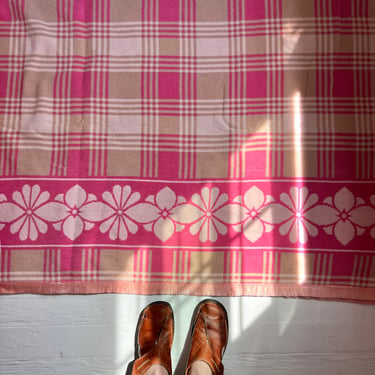 Edmond Mills Blanket Camp Blanket in Pink 
