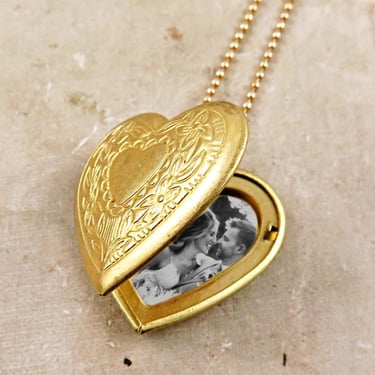 Gold Heart Locket Necklace with Photos, Victorian Floral Design Heart Pendant, Personalized Locket with Initial and Pictures 