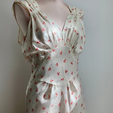 Vintage 1940'S Bias-Cut Negligee Lingerie - Delicate Bouquet Print on White with Red & Pink - Women's Size Medium 