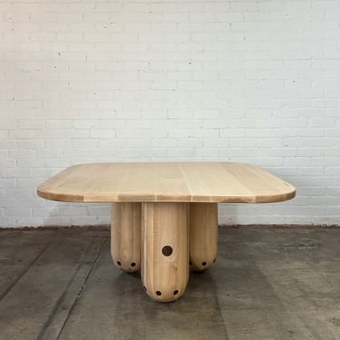 Dug trio table in maple 