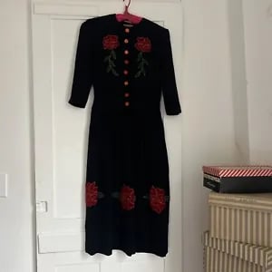 Vintage 1940s Black Crepe Rayon Midi Dress Red Velvet Flowers Appliqués Buttons