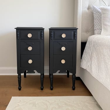 Matching black nightstands discount