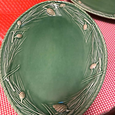 Oval Serving Platter 15 3/4 “ Pine Green Pincones Bordallo Pinheiro Majolica, earthenware Portugal ~ Beautiful Christmas Tray~ 