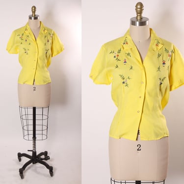 1960s Yellow Short Sleeve Embroidered Foliage and Figural Person Button Up Blouse by Hidaco -L 