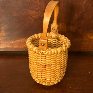 Nantucket miniature basket by Ainsley Rockwood 