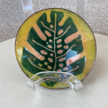 Vintage very small enamelware bowl with Hawaiian greens palm leaf design size 5.5” x 1” signed CV Hawaii 