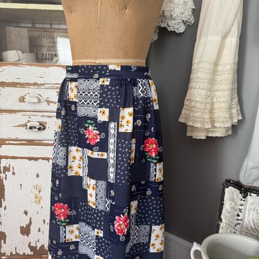 Vintage 70s Retro Bohemian Folk Skirt with Novelty Print; 70s Prairie Skirt Patchwork Print; 70s Bohemian Feminine Daisy Maxi Skirt M L 
