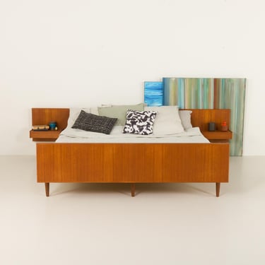 Scandinavian teak queen-size bed with bedside tables, Sannemanns Møbelfabrik, Denmark 1960s. 