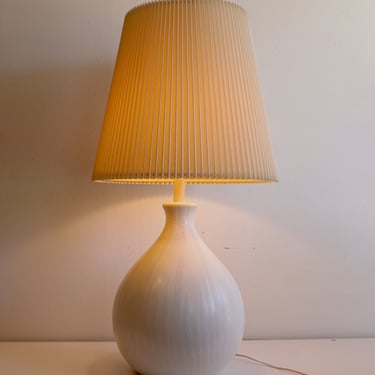 Table Lamp in the style of David Cressey | 1970s textured white lamp | minimalist interior lighting 