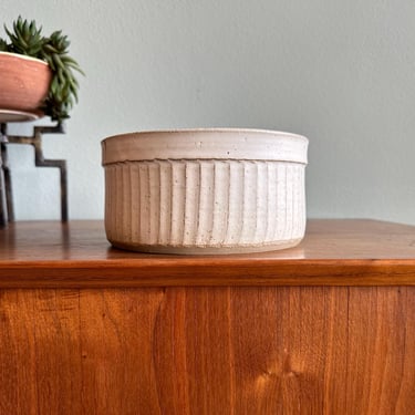 Vintage studio pottery round soufflé baking dish or serving bowl / ivory handmade bowl with straight sides / PNW ceramic 