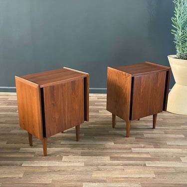 Pair of Mid-Century Modern Walnut Night Stands by Dillingham, c.1960’s 