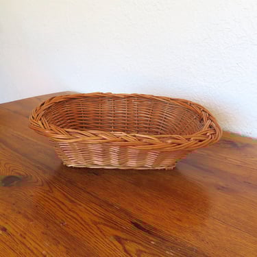 Vintage European Woven Wicker Rattan Market Bread Basket Rustic Farmhouse Primitive 