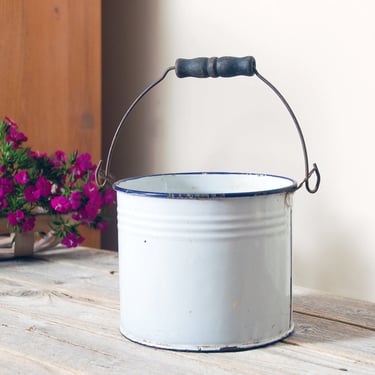 Vintage white enamelware bucket  / white enamel pail / compost bucket / farmhouse decor / rustic pail / metal bucket / enamel planter 
