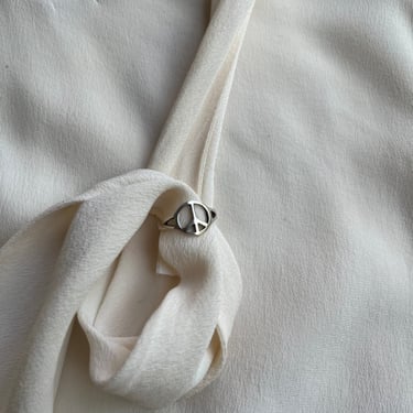1970s silver peace ring R197