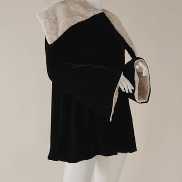 F/W 1993 Norma Kamali runway silk velvet jacket with large collar and fluted sleeve - Fall 1993 designer coat 