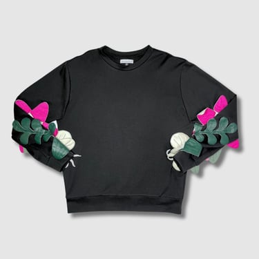 black 'florals for winter' crewneck sweatshirt