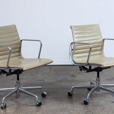 2 Available: Herman Miller EAMES ALUMINUM GROUP Arm Chair Khaki Leather, Armchair Desk Task Management Mid-Century Modern gray beige taupe 